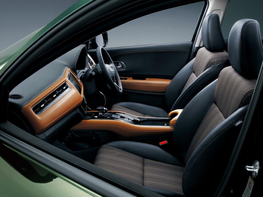  Honda Vezel Hybrid 2014 года  (фото 23 из 27)